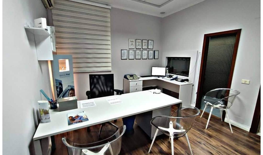 Klinike e specializuar vetem per aparatin okustik