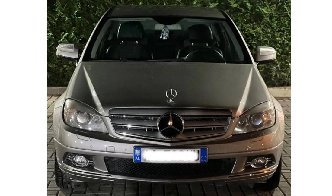 Jepet me qera Mercedez-Benz duke filluar nga 50 euro dita 