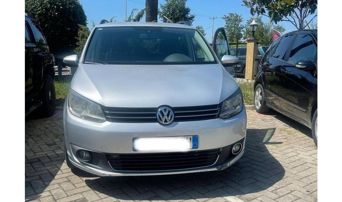Jepet me qera Wolkswagen Touran 6+1 duke filluar nga 40 euro  dita 