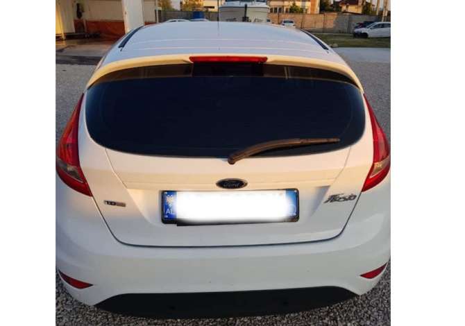 Jepet me qera Ford Fiesta  duke filluar nga 25 euro dita 