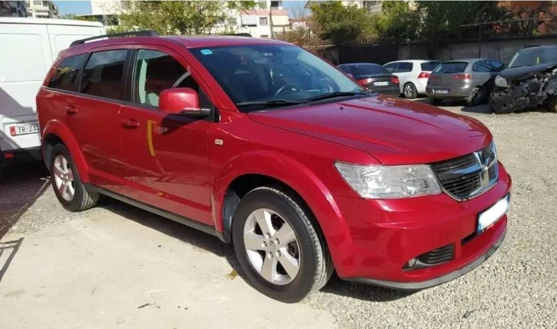 Jepet me qera Dodge Journey duke filluar nga 40 euro dita