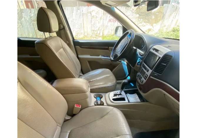 Jepet me qera Hyundai Santa Fe duke filluar nga 45 euro dita