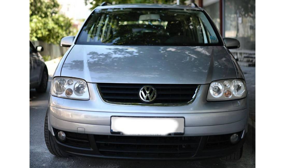 Jepet me qera Wolkswagen Touran 6+1 duke filluar nga 40 euro dita 