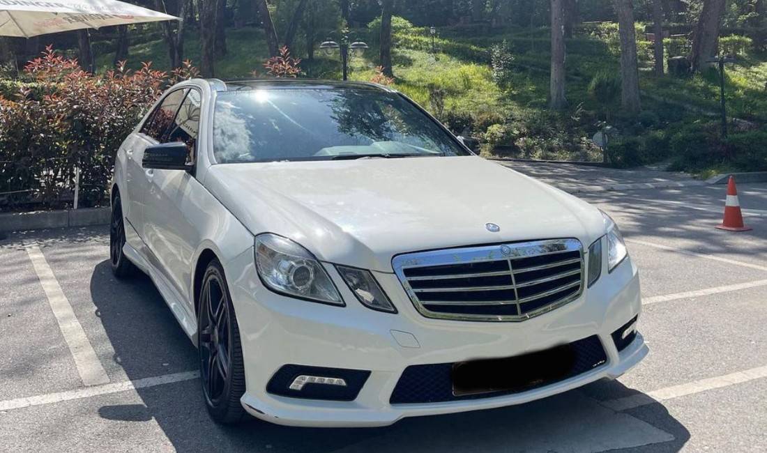 Jepet me qera Mercedes Benz E Class duke filluar nga 65 euro dita 