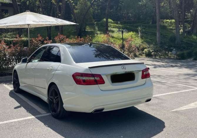 Jepet me qera Mercedes Benz E Class duke filluar nga 65 euro dita 
