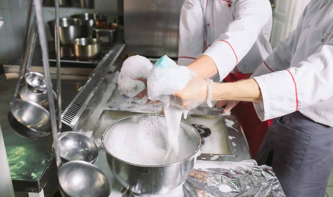 Offerte di lavoro a Tirana, Profession PjataLarese , Nessuna esperienza, Pagamento 40,000  Leke.