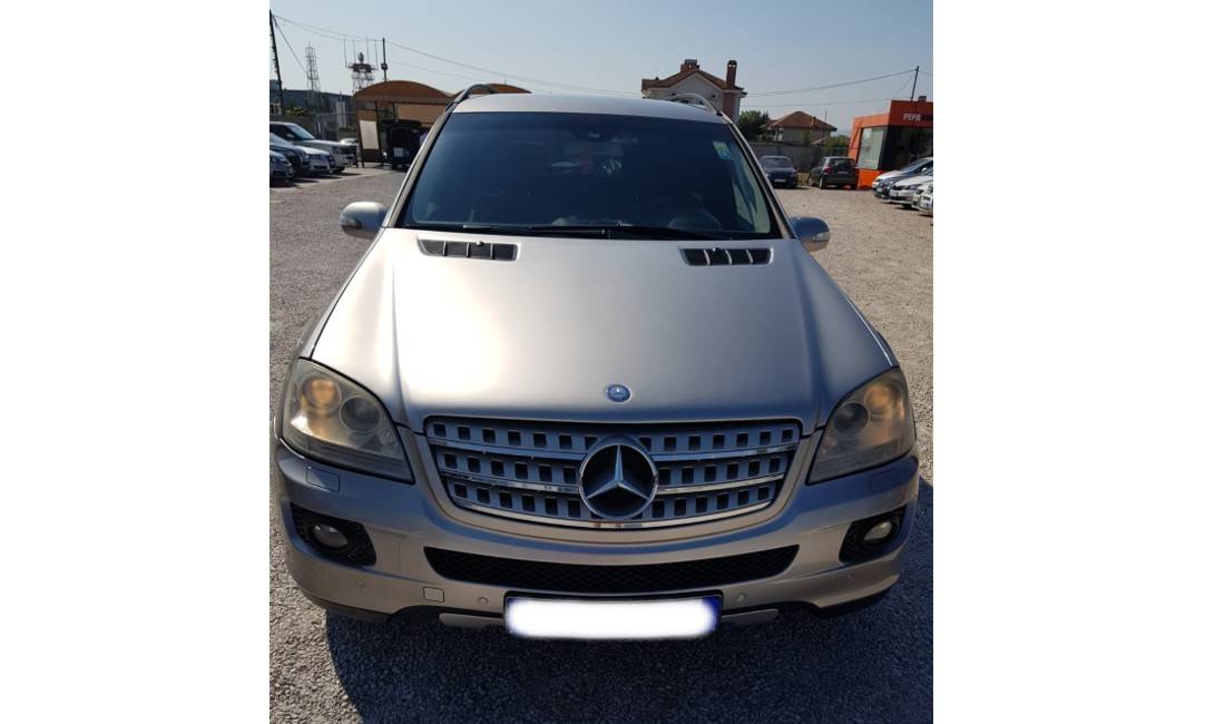 Jepet me qera Mercedes Benz ML  duke filluar nga 40 euro dita 