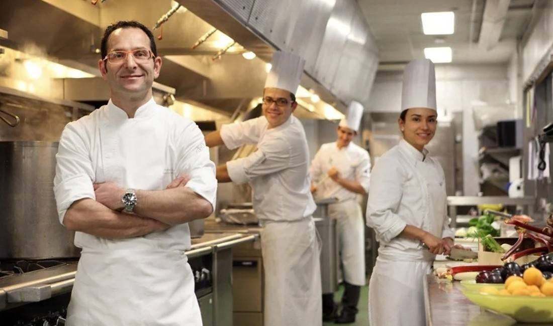 Offerte di lavoro a Tirana, Profession Kuzhinier/e  dhe Pastrues/e peshku , Con esperienza, Pagamento Trattabile.