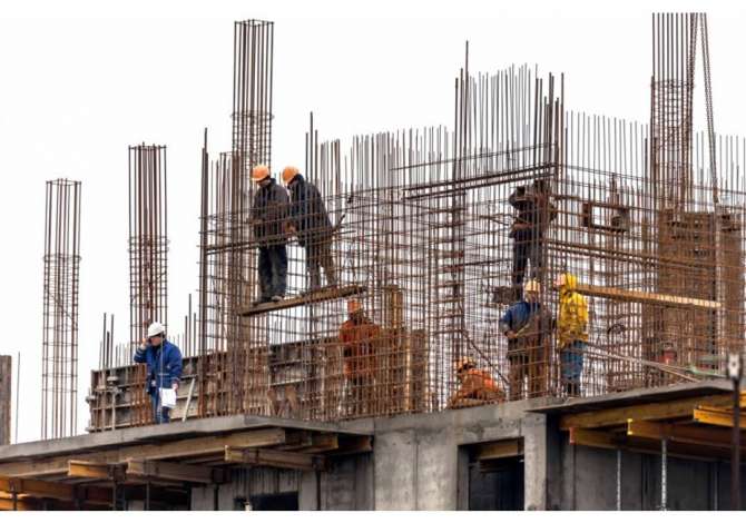 Offerte di lavoro per 2 - Skavatorist deri 2.5 ton 4- Shtrues pllakash ne trotuar (punime rruge) 2 - Puntore krahu per hapje gropash. a Tirana