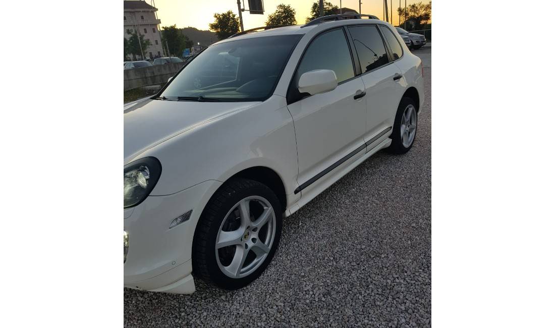 Jepet me qera Porsche Cayenne duke filluar nga 90 euro dita