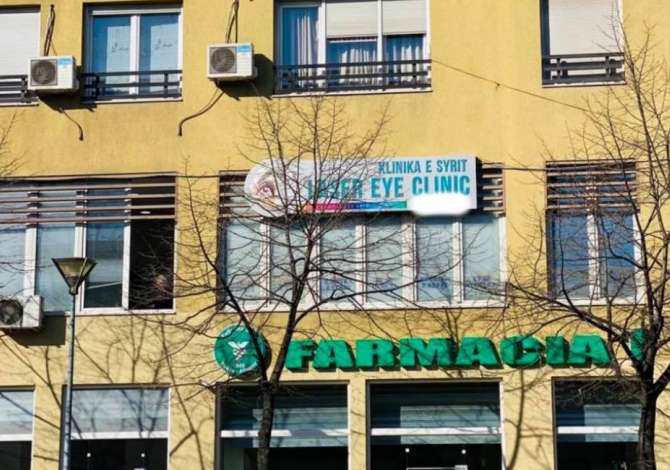 Klinika e syrit Laser Eye Clinic ofron sherbim ne Implnatim te  Lenteve Cache dhe Torike, Operacione Antiglaukomatoze etj.