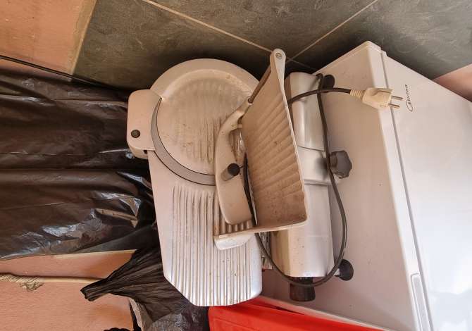 Pajisje biznesi ne shitje ne Tirane - 15,000 Leke