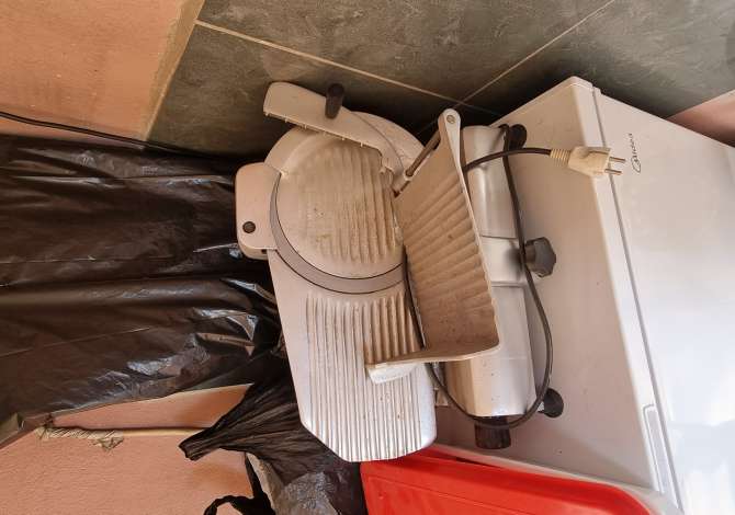 Pajisje biznesi ne shitje ne Tirane - 15,000 Leke