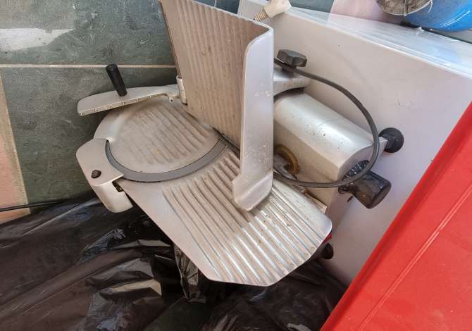 Pajisje biznesi ne shitje ne Tirane - 15,000 Leke