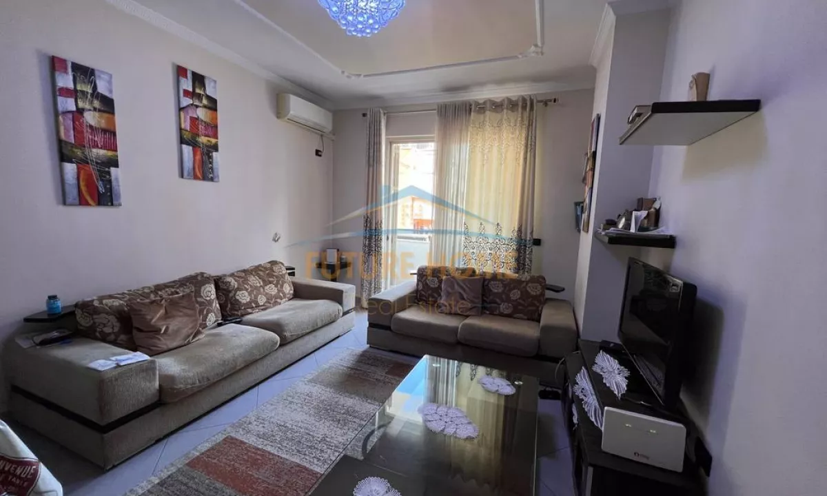 Shtepi ne shitje Apartament ne Tirane, 2+1, Mobilimi E mobiluar, Pagesa 147,000  Euro.