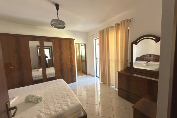 Shtepi me qera Apartament ne Tirane, 2+1, Mobilimi E mobiluar, Pagesa 550  Euro.