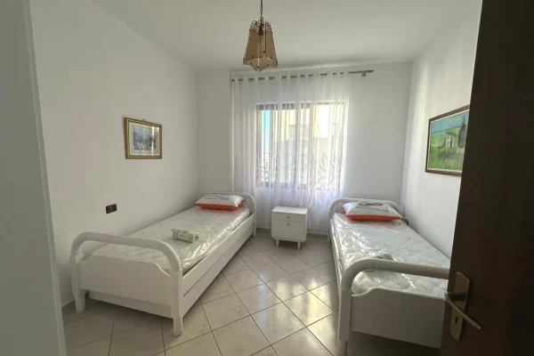 Shtepi me qera Apartament ne Tirane, 2+1, Mobilimi E mobiluar, Pagesa 550  Euro.