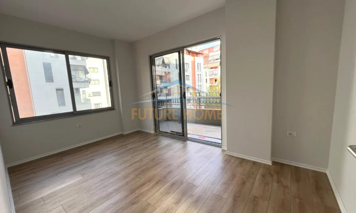 Shtepi ne shitje Apartament ne Tirane, 2+1, Mobilimi Bosh, pa mobiluar, Pagesa 124,999  Euro.