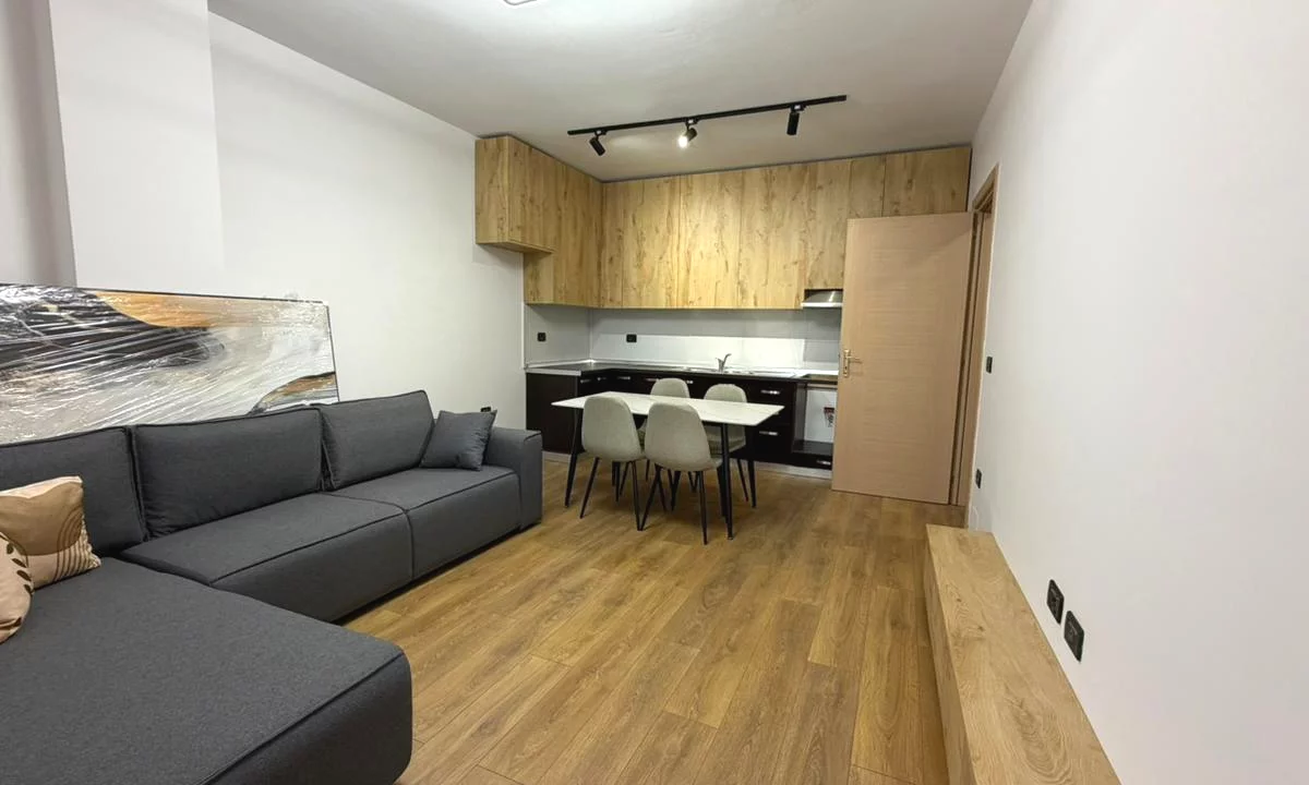 Appartamento in vendita a Tirana 2+1, Arredato