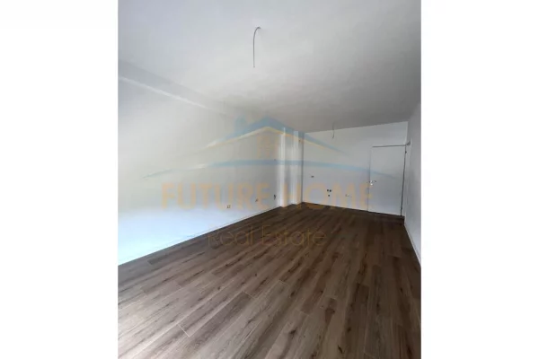 Shtepi ne shitje Apartament ne Tirane, 2+1, Mobilimi Bosh, pa mobiluar, Pagesa 169,000  Euro.