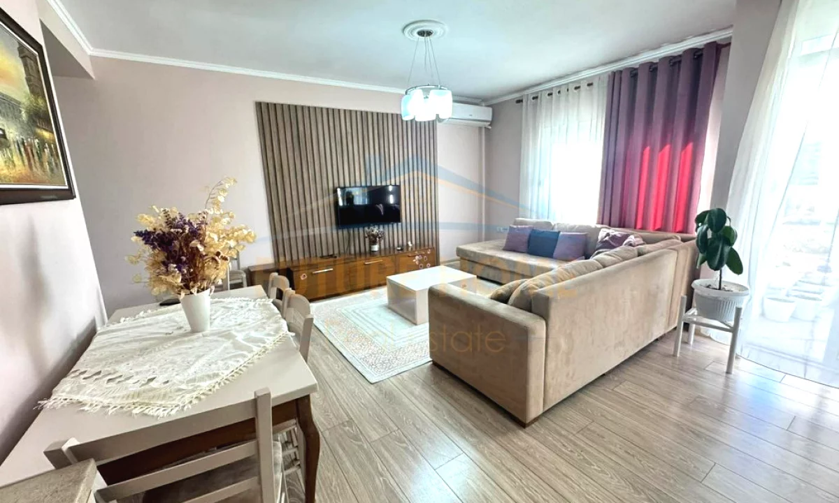 Shtepi me qera Apartament ne Tirane, 2+1, Mobilimi E mobiluar, Pagesa 550  Euro.