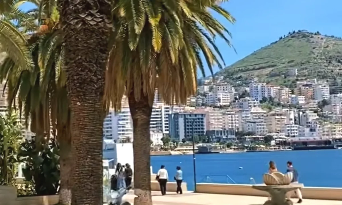 Shtepi ne shitje Apartament ne Sarande, 1+1, Mobilimi Bosh, pa mobiluar, Pagesa 132,000  Euro.