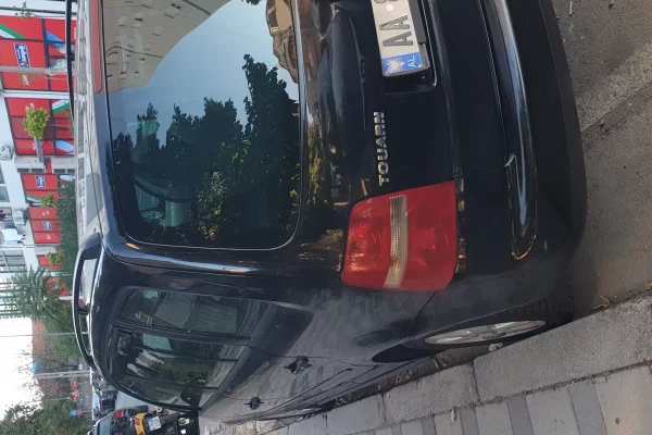 Makina ne shitje ne Tirane - 370,000 Leke