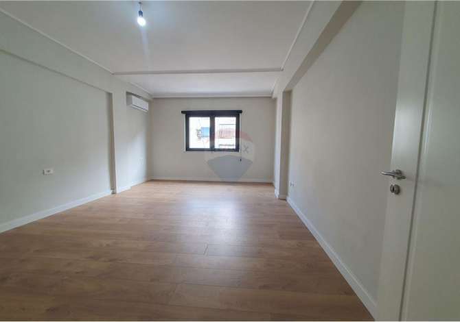 Ambient biznesi me qera 3+1 ne Tirane - 490 Euro