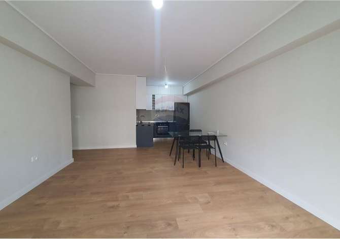 zyra me qira Petro Nini