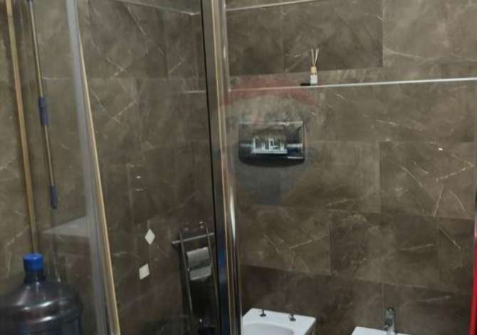 zyra me qira 145m2 te Garda