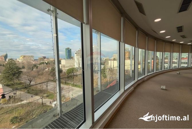 Ambiente Commerciale in Affitto 1+1 a Tirana - 1,300 Euro