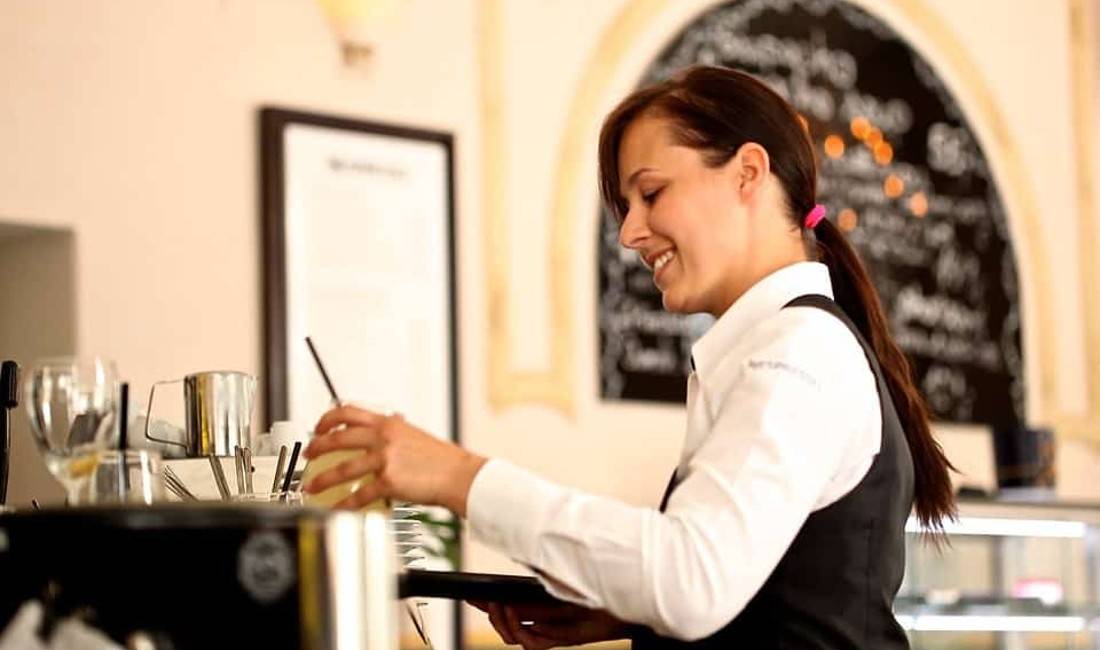 Offerte di lavoro a Tirana, Profession Banakier/e dhe Kamariere , Con esperienza, Pagamento Trattabile.