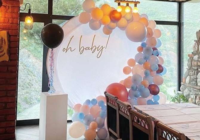 Eralba Event ofron dekorime te ndryshme, organizime dasmash, fejesash dhe feste beqarie etj.