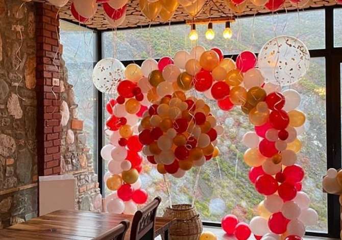 Eralba Event ofron dekorime te ndryshme, organizime dasmash, fejesash dhe feste beqarie etj.