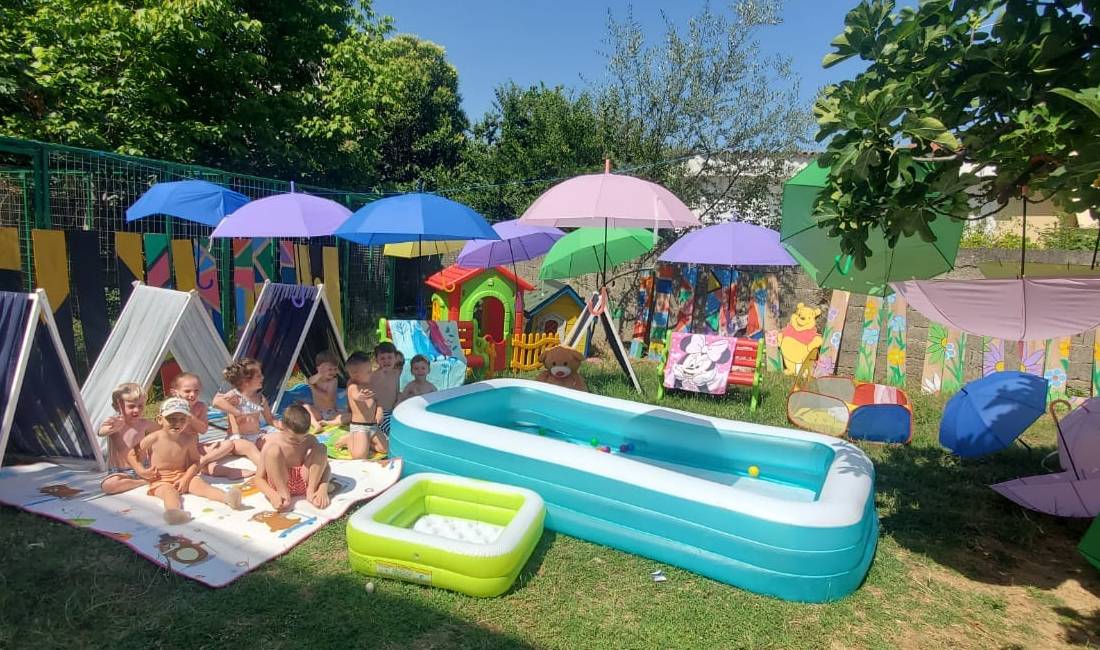 Cerdhe dhe Kopsht ofron Ambjent miqesor, komod dhe argetues per te gjithe femijet