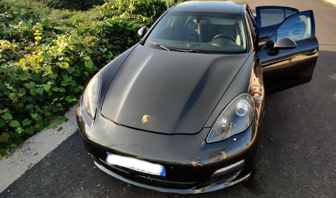 Jepet me qera Porche Panamera duke filluar nga 200 euro dita 