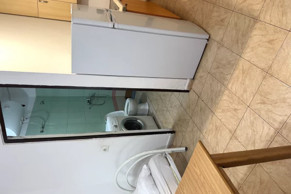Shtepi me qera Shtepi Private ne Tirane, Garsoniere, Mobilimi E mobiluar, Pagesa 29,000  Leke.