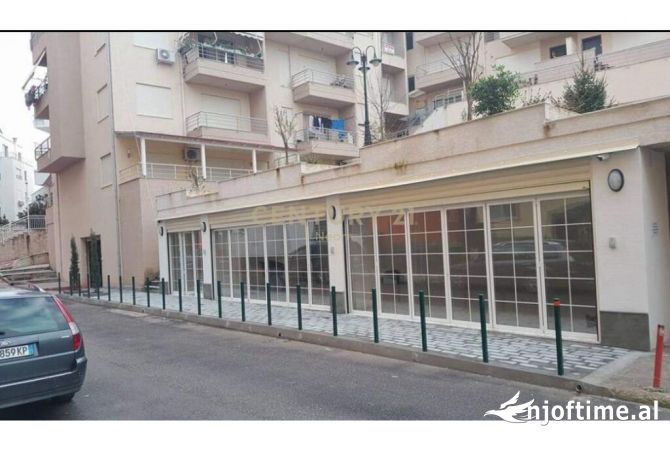 Ambiente Commerciale in Affitto 1+1 a Tirana - 700 Euro