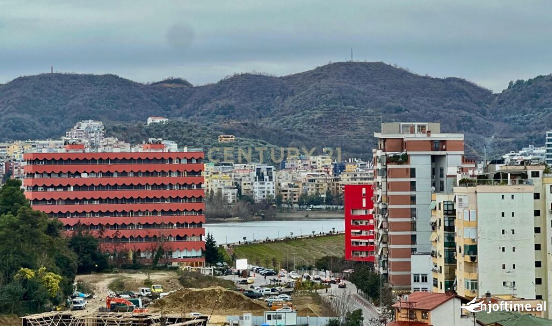 Shtepi ne shitje Apartament ne Tirane, 4+1, Mobilimi Bosh, pa mobiluar, Pagesa 237,000  Euro.