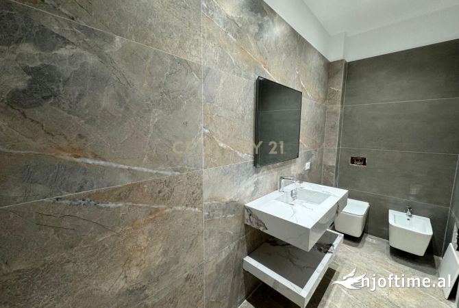 Shtepi ne shitje Apartament ne Tirane, 2+1, Mobilimi Bosh, pa mobiluar, Pagesa 255,000  Euro.