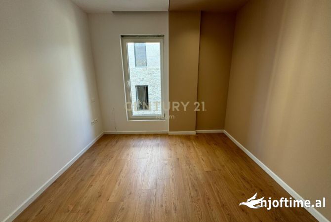 Shtepi ne shitje Apartament ne Tirane, 2+1, Mobilimi Bosh, pa mobiluar, Pagesa 255,000  Euro.