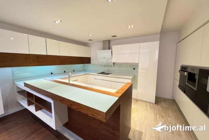 Shtepi ne shitje Duplex(shtepi me 2 kate) ne Tirane, 2+1, Mobilimi E mobiluar, Pagesa 280,000  Euro.