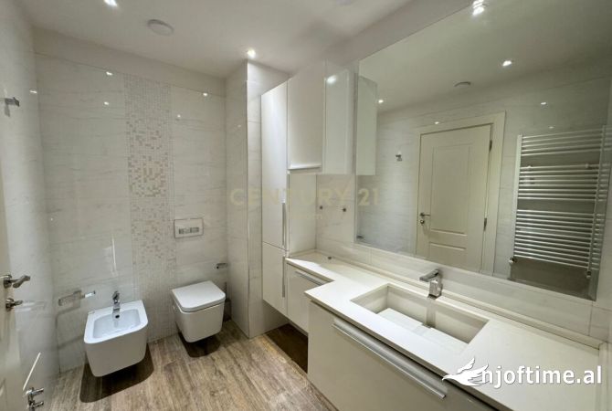 Shtepi ne shitje Duplex(shtepi me 2 kate) ne Tirane, 2+1, Mobilimi E mobiluar, Pagesa 280,000  Euro.