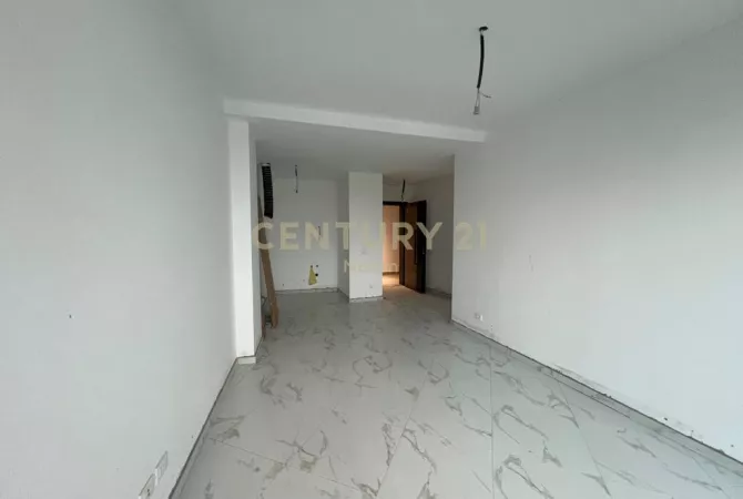 Business Property for Rent 3+1 in Tirana - 1,000 Euro