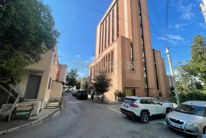 Business Property for Rent 3+1 in Tirana - 700 Euro