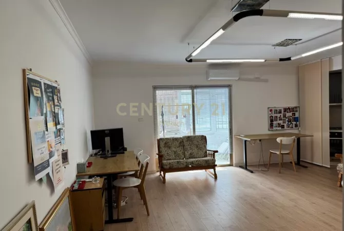 Business Property for Rent 3+1 in Tirana - 550 Euro