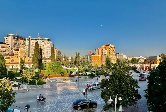 Ambiente Commerciale in Affitto 2+1 a Fier - 3,200 Euro