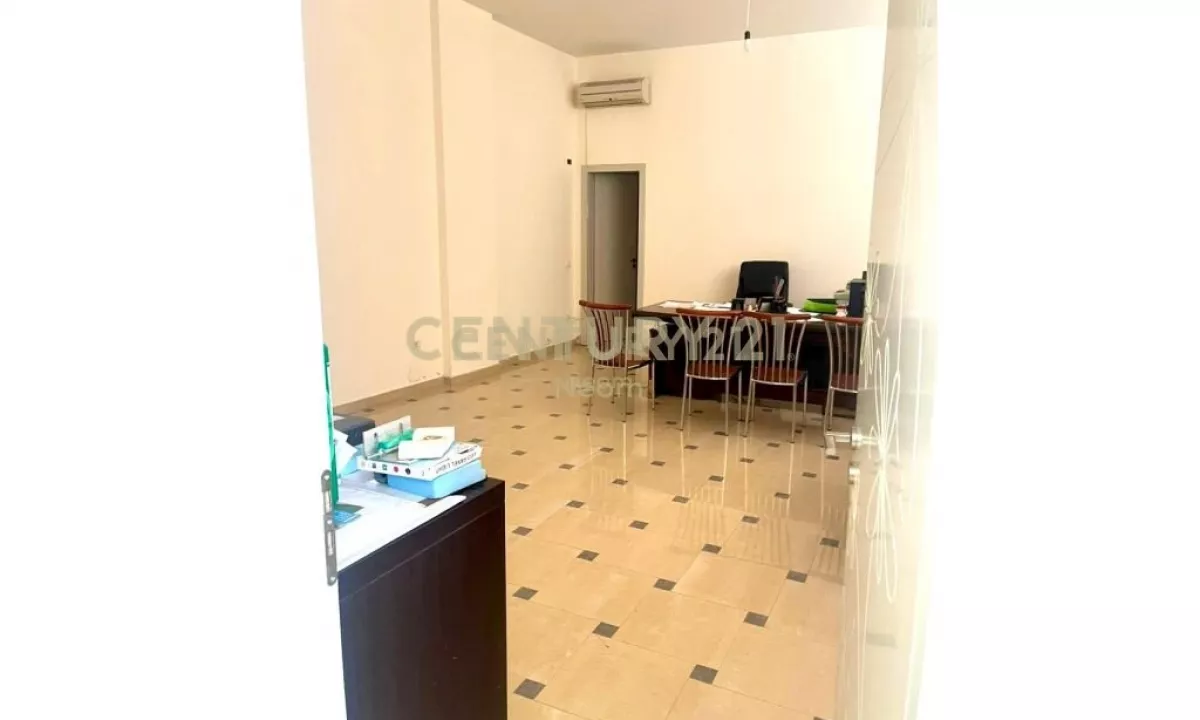 Jepet me qira ambjent komercial Te Kodra E Diellit 1! Neom116706