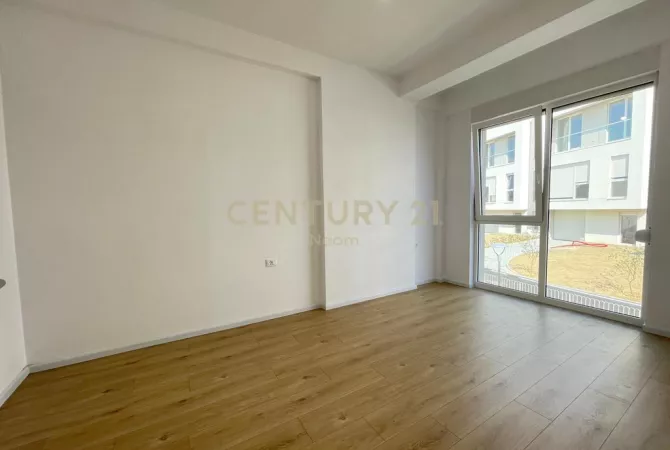 Shtepi me qera Vila Luksoze ne Tirane, 4+1, Mobilimi Bosh, pa mobiluar, Pagesa 1,800  Euro.