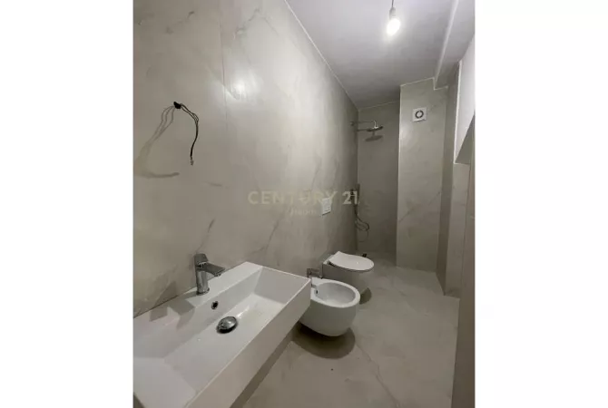 Shtepi me qera Vila Luksoze ne Tirane, 4+1, Mobilimi Bosh, pa mobiluar, Pagesa 1,800  Euro.